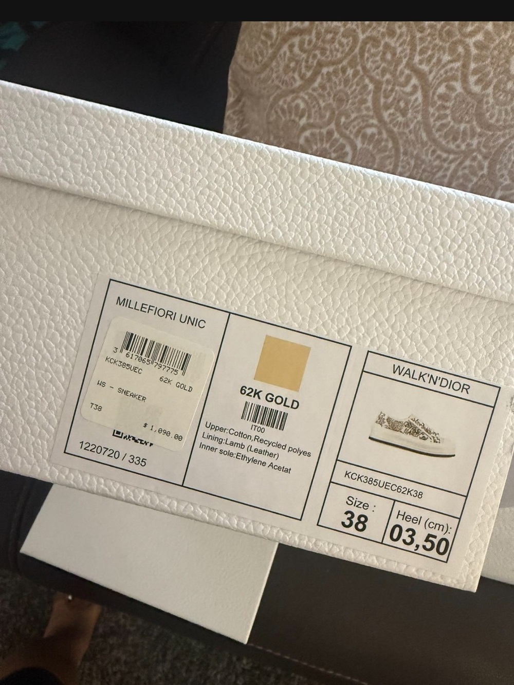 Dior Walk'n'Dior Box Label in Gold and White
